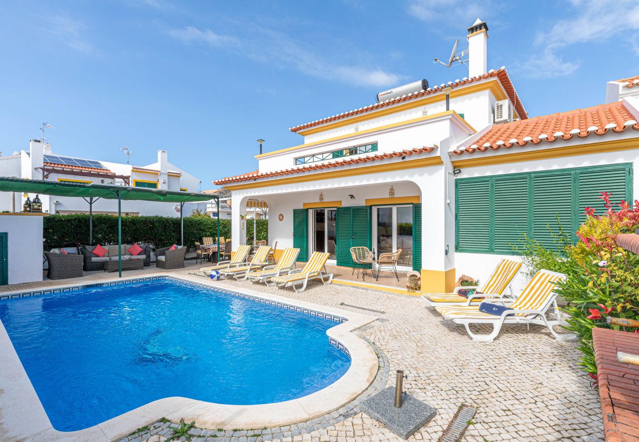 Villa en Altura - Villa Regato/Con piscina, cerca de la playa y del 