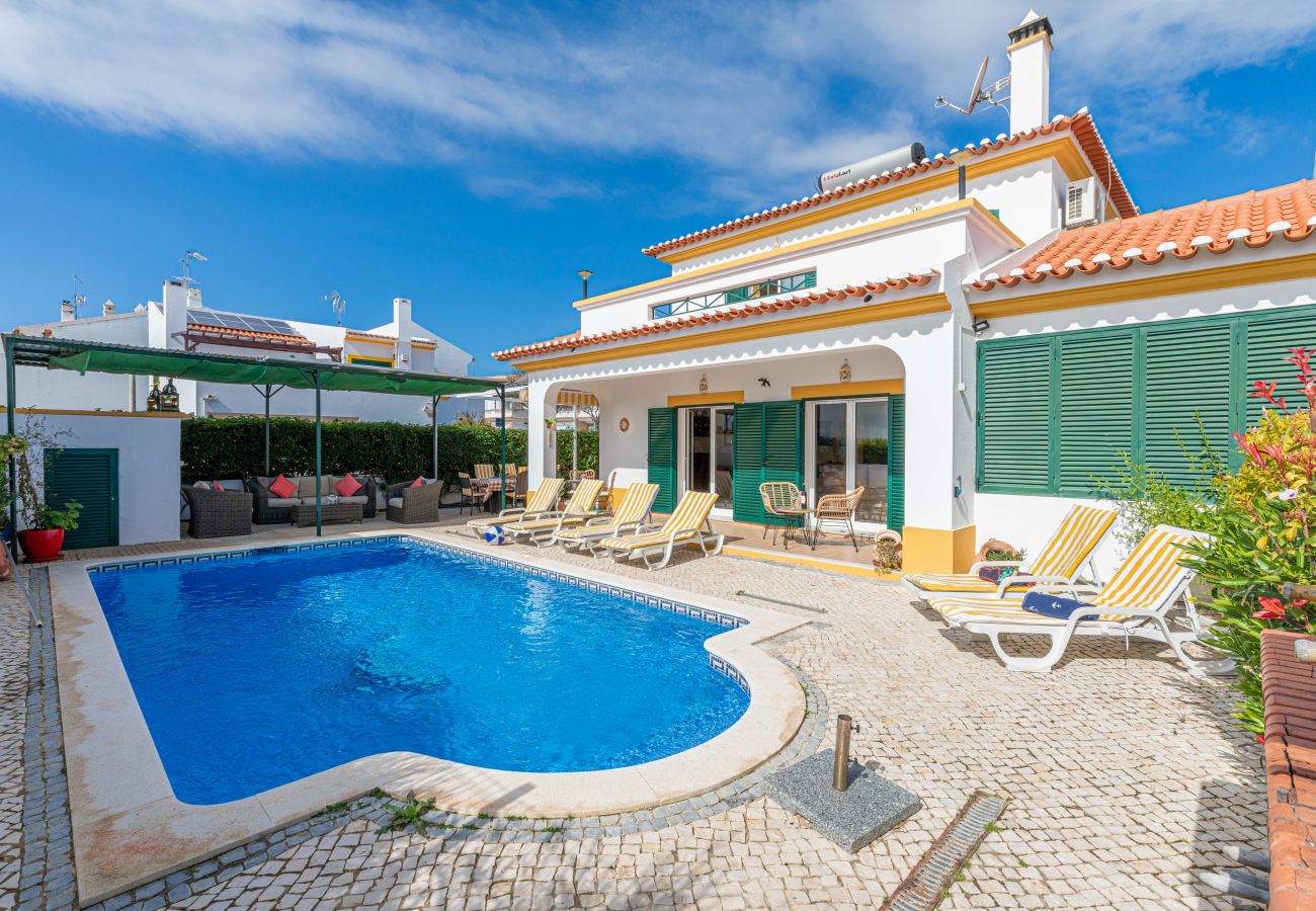 Villa en Altura - Villa Regato/Con piscina, cerca de la playa y del 