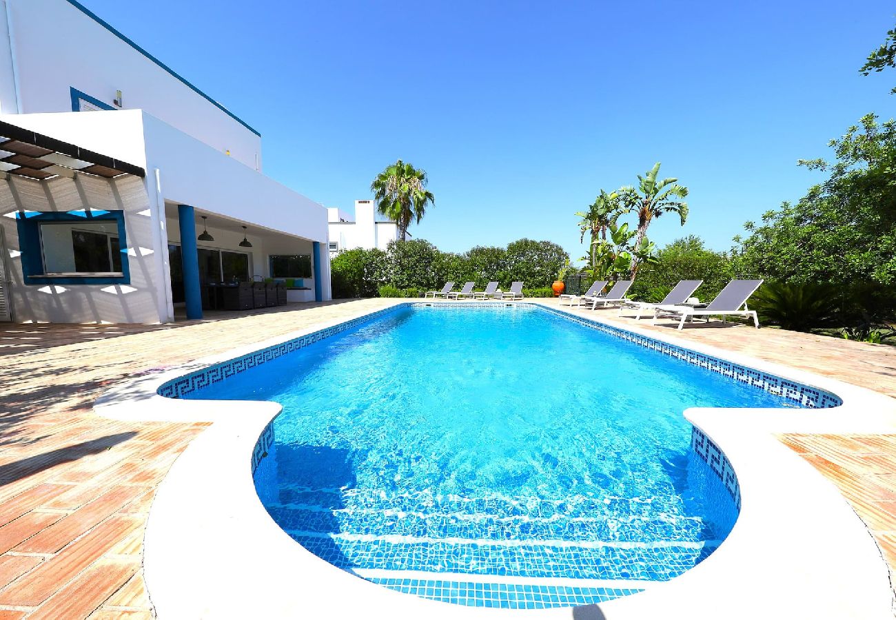 Villa en Tavira - Villa Domi/con jardín, piscina y vistas al mar 