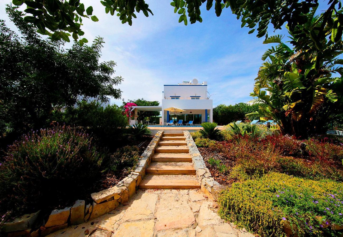 Villa en Tavira - Villa Domi/con jardín, piscina y vistas al mar 