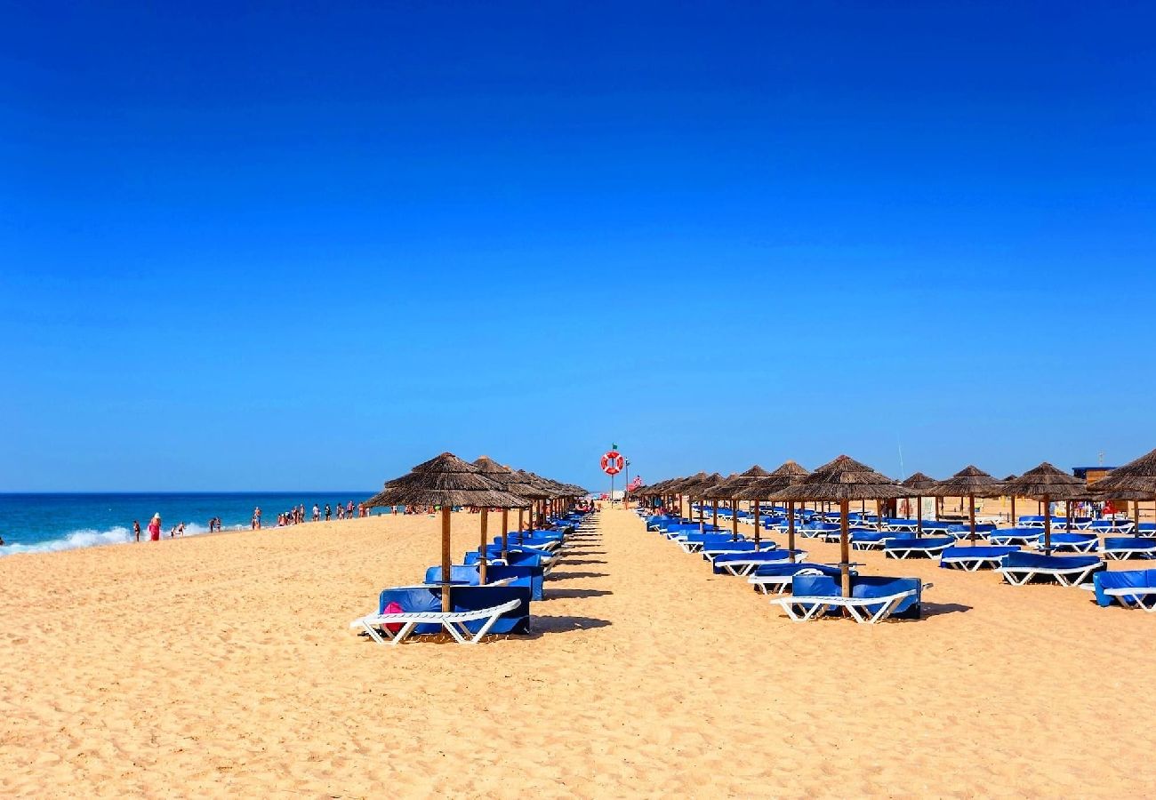 Villa en Tavira - Villa Domi/con jardín, piscina y vistas al mar 