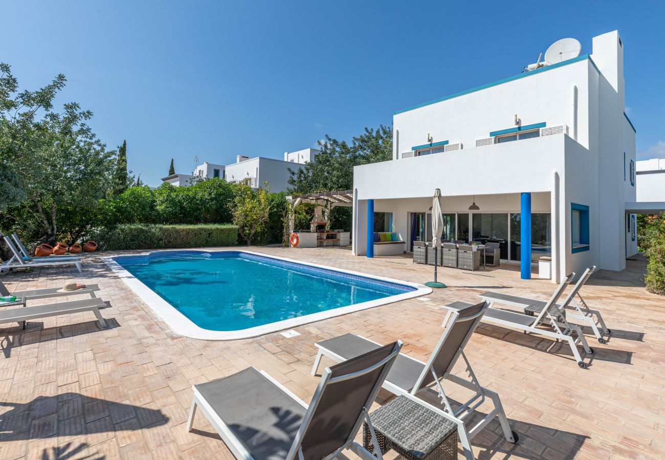 Villa en Tavira - Villa Domi/con jardín, piscina y vistas al mar 