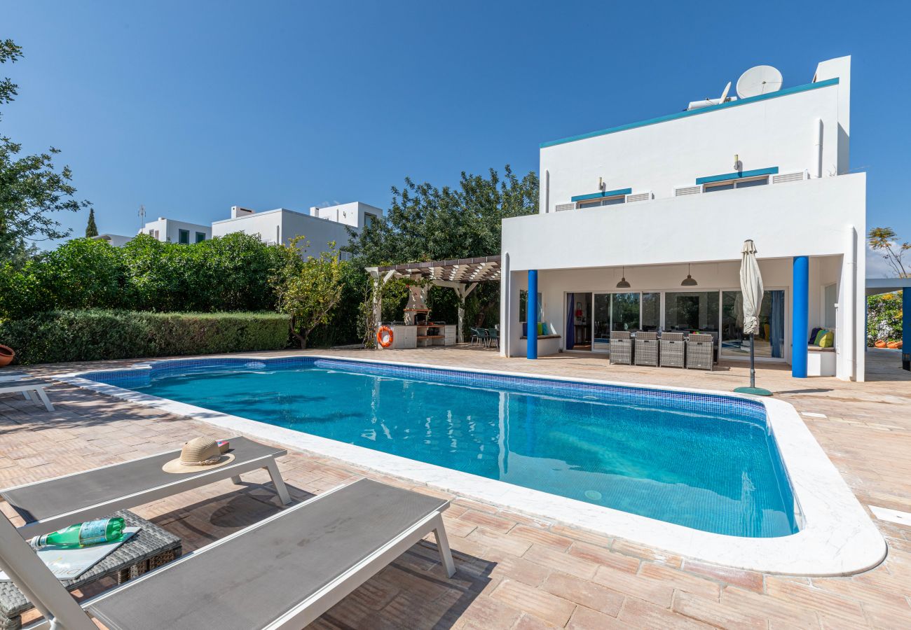 Villa en Tavira - Villa Domi/con jardín, piscina y vistas al mar 