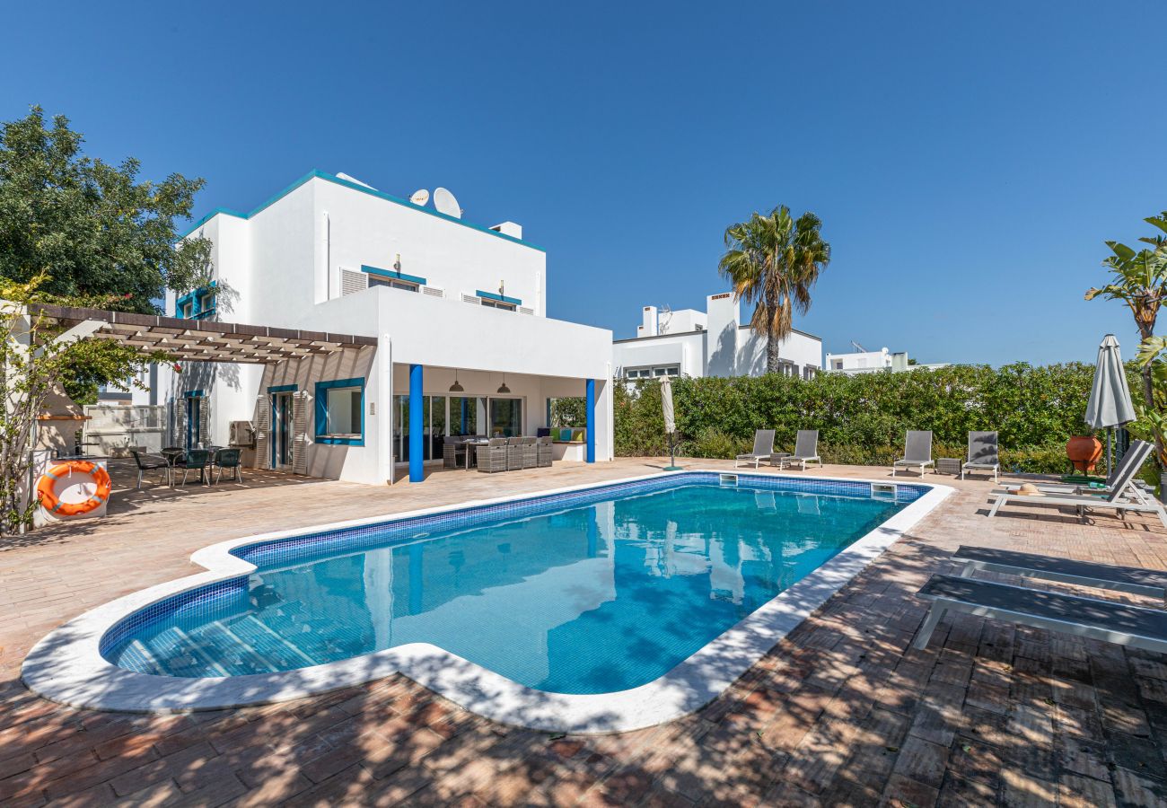 Villa en Tavira - Villa Domi/con jardín, piscina y vistas al mar 