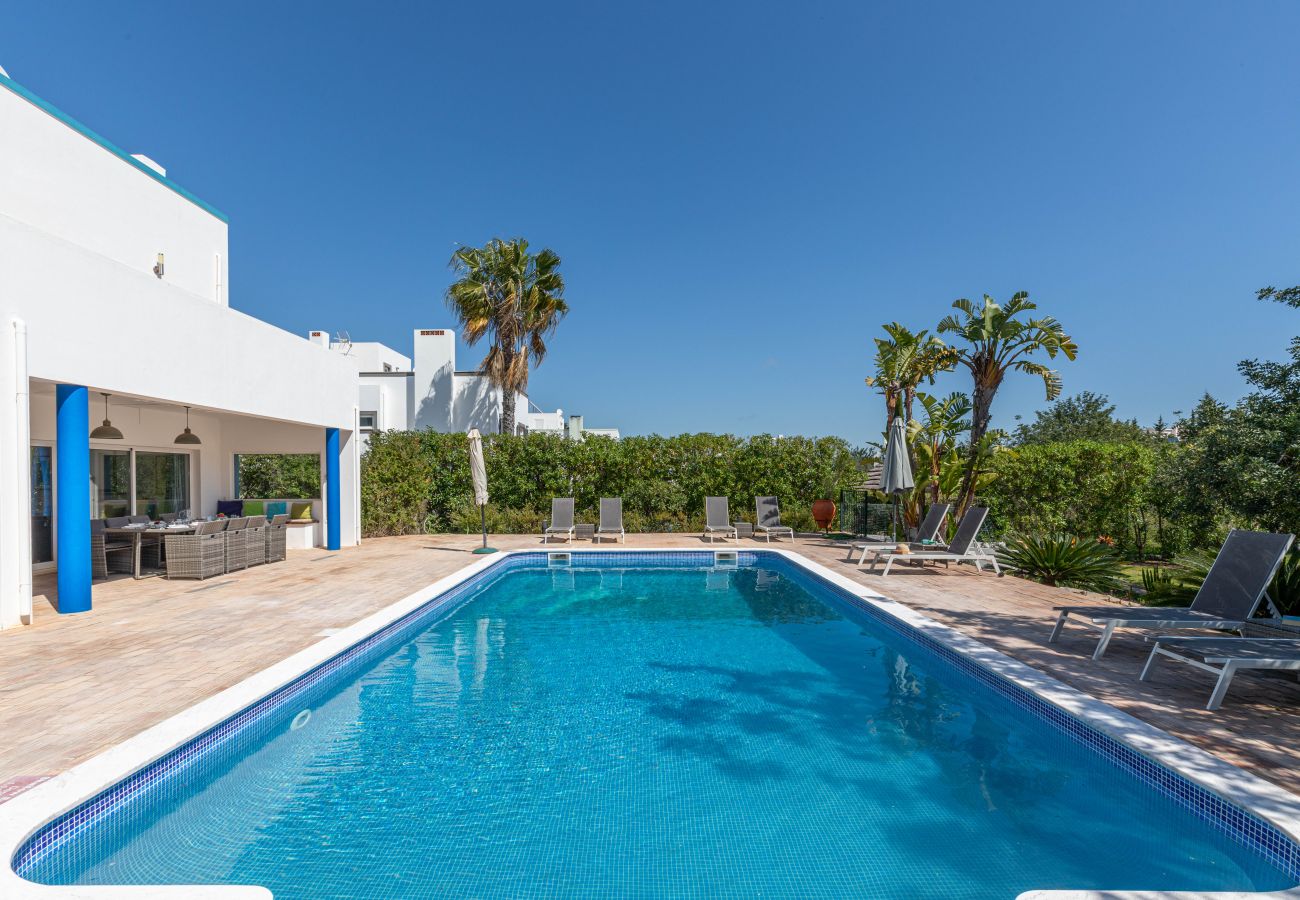 Villa en Tavira - Villa Domi/con jardín, piscina y vistas al mar 