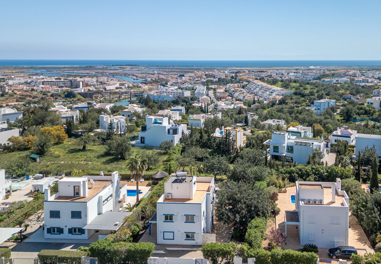 Villa en Tavira - Villa Domi/con jardín, piscina y vistas al mar 