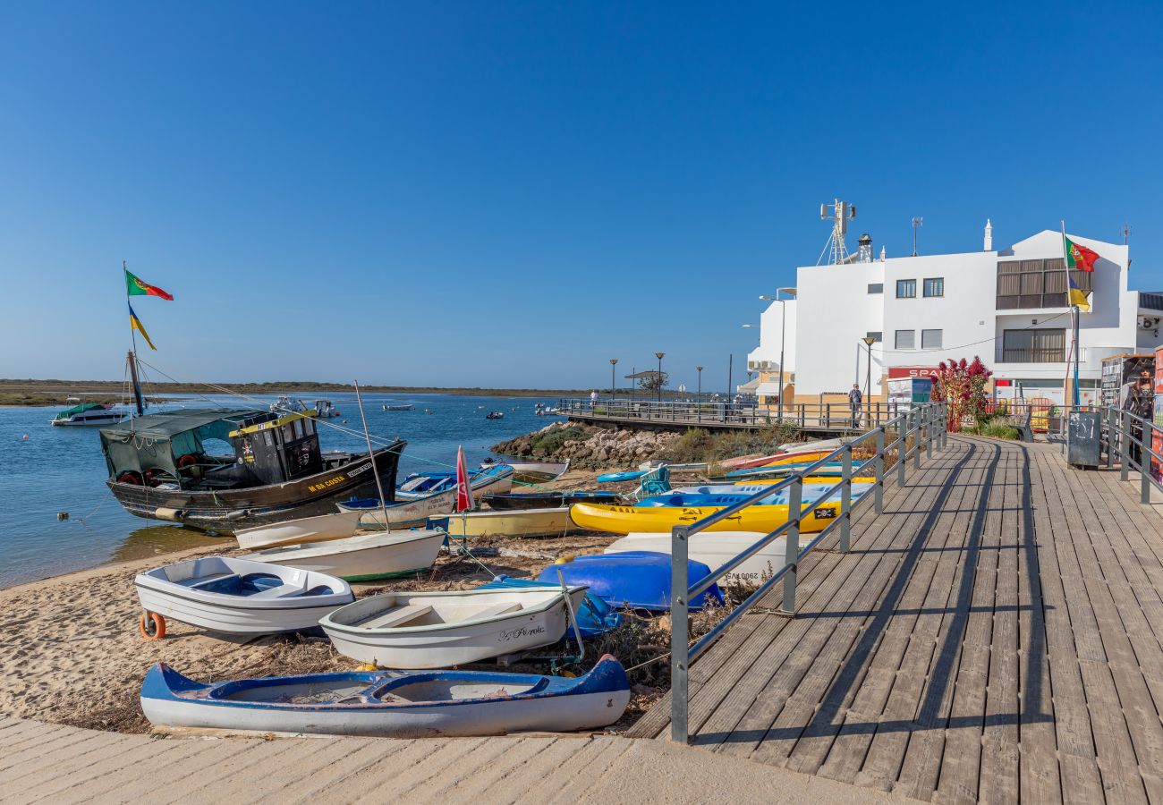 Apartamento en Cabanas de tavira - Apartamento Patricia/Comedor Patio y Piscina 