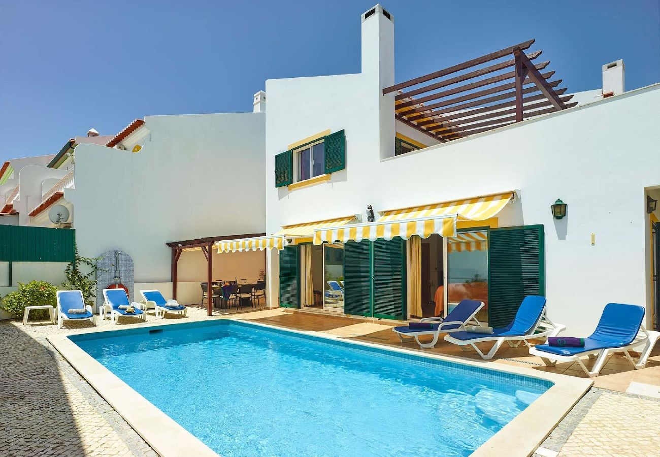 Villa en Altura - Casa Branca/Con piscina y solárium, playa 1km 