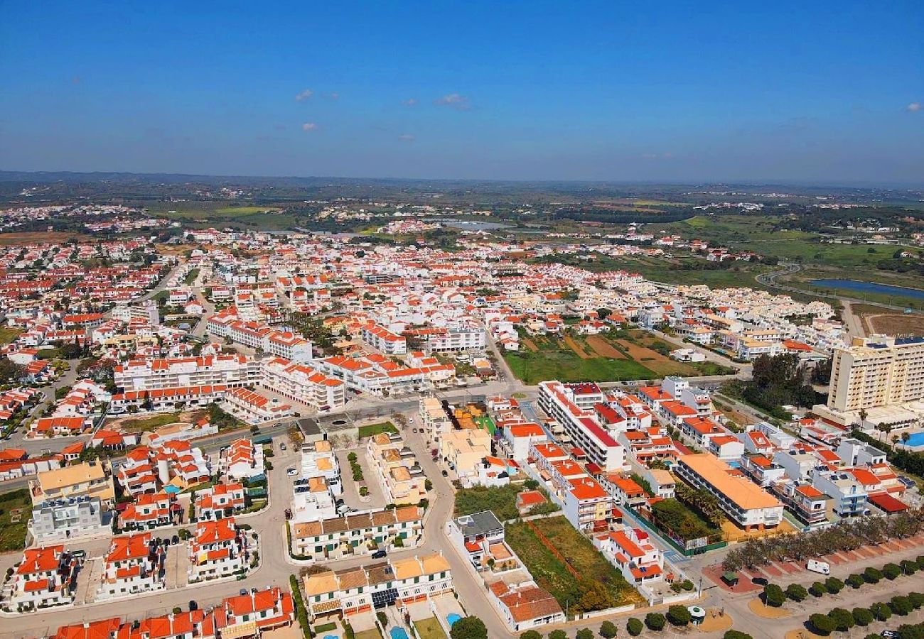 Villa en Altura - Casa Branca/Con piscina y solárium, playa 1km 