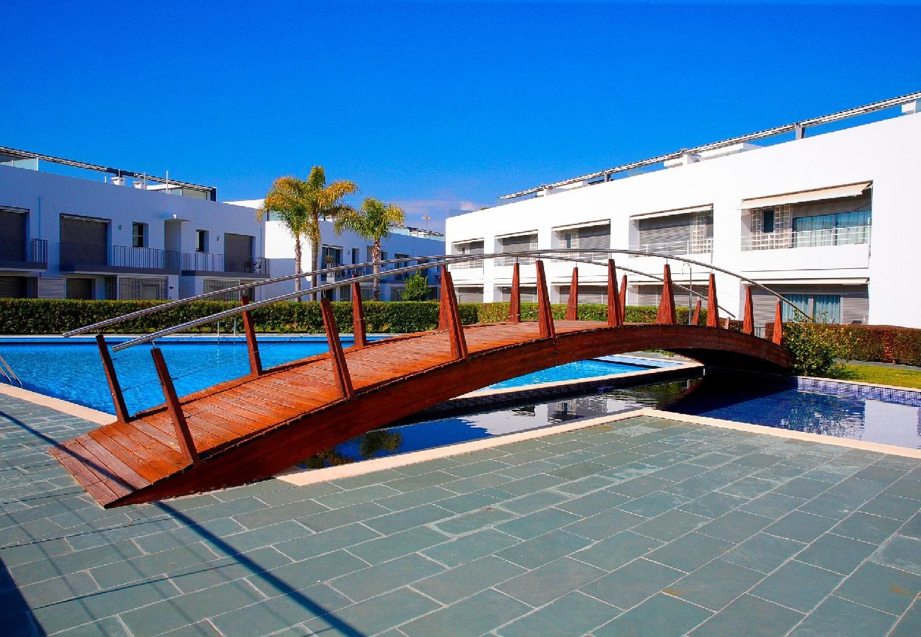 Casa adosada en Tavira - Casa María/piscina, jardín seguro y comedor en la 