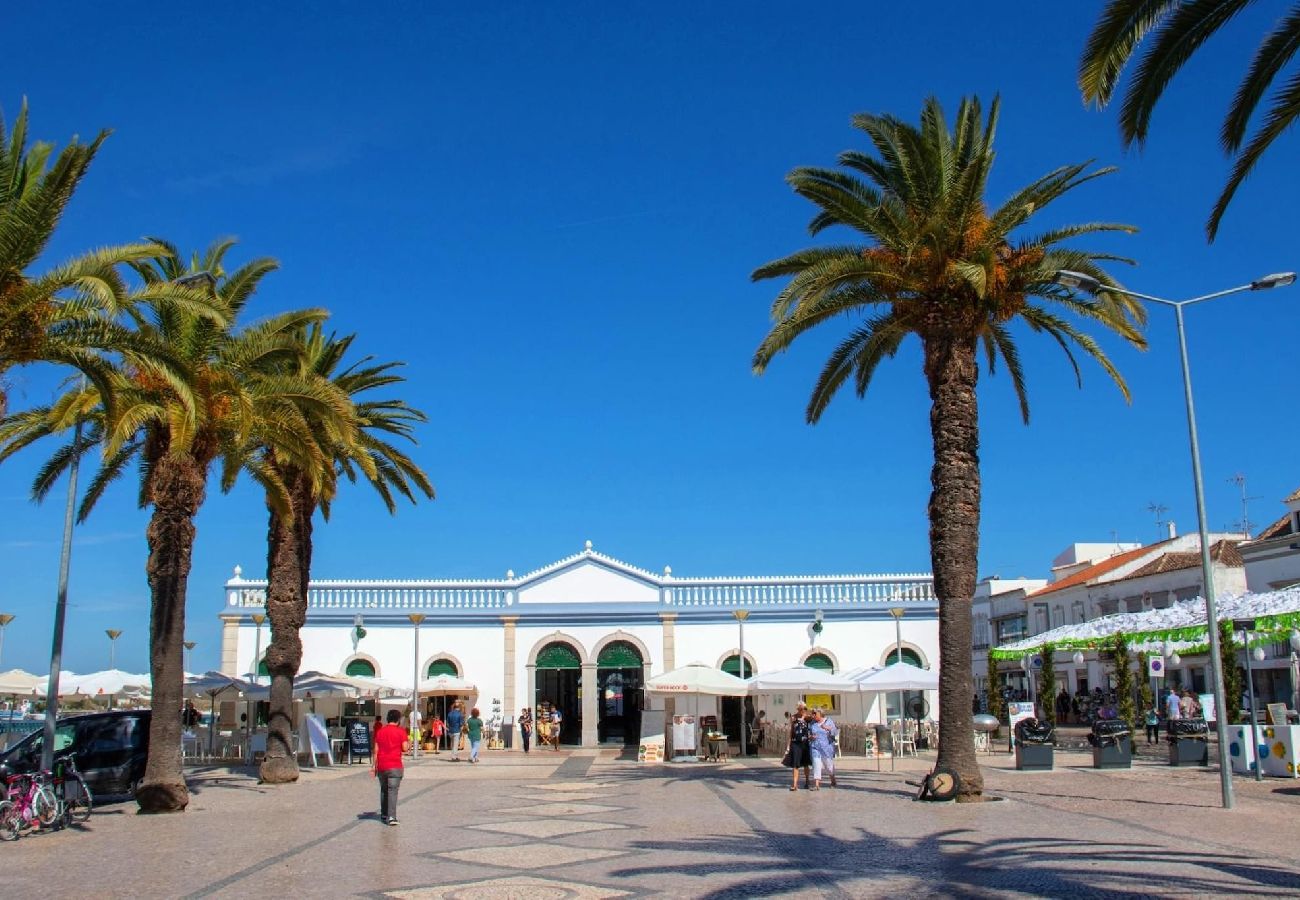 Casa adosada en Tavira - Casa María/piscina, jardín seguro y comedor en la 