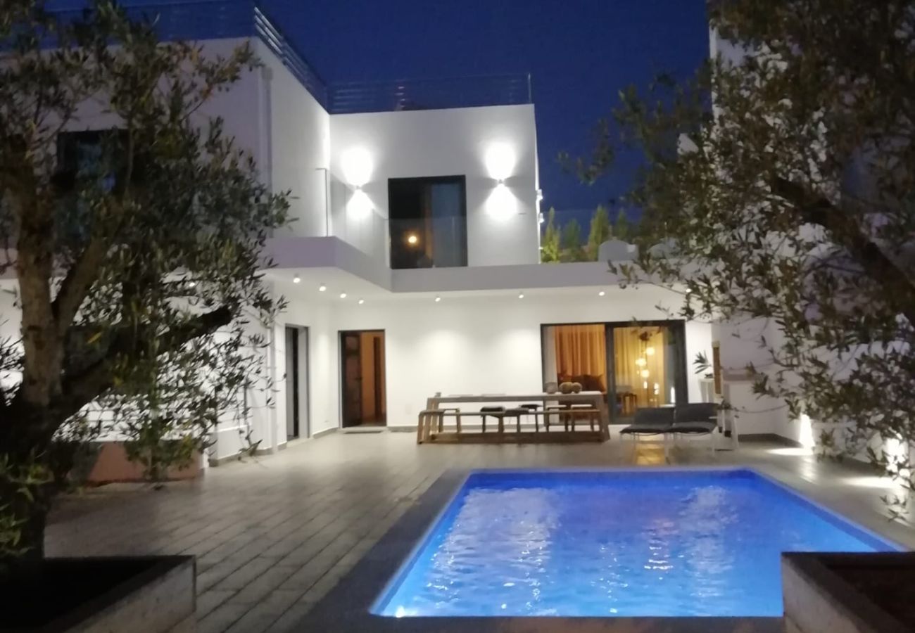 Villa en Santa Luzia - Casa Três/Luxury Villa in Quaint Fishing Village