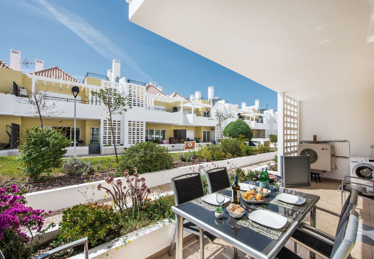 Appartement à Cabanas de tavira - Appartement Patricia/Salle à manger Patio et pisc 