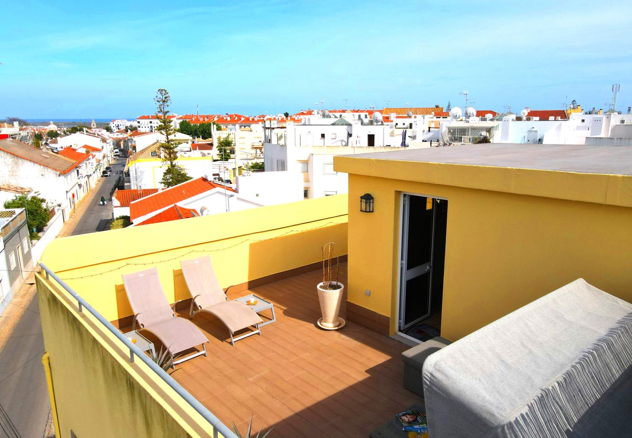 Casa geminada em Tavira - Casa Amarela - Linda casa de 3 quartos com terraç 