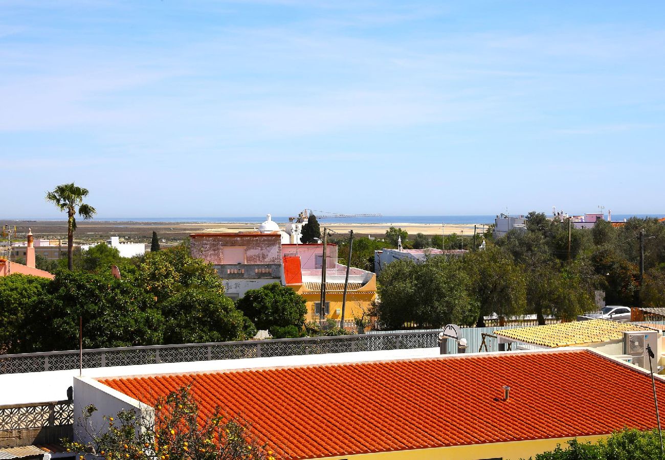 Casa geminada em Fuseta - Casa Chameleon/Moradia Encantadora, Jardim Privad 