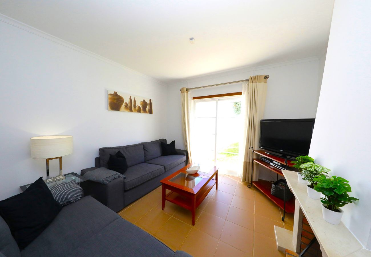 Casa geminada em Tavira - Casa Tedi/Family Home with Communal Pool & Garden