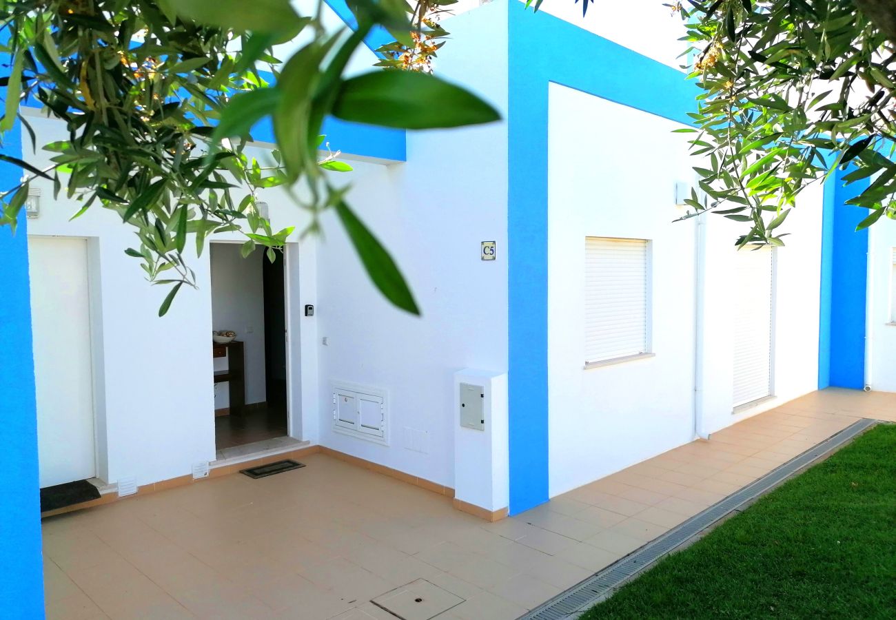 Casa geminada em Tavira - Casa Tedi/Family Home with Communal Pool & Garden