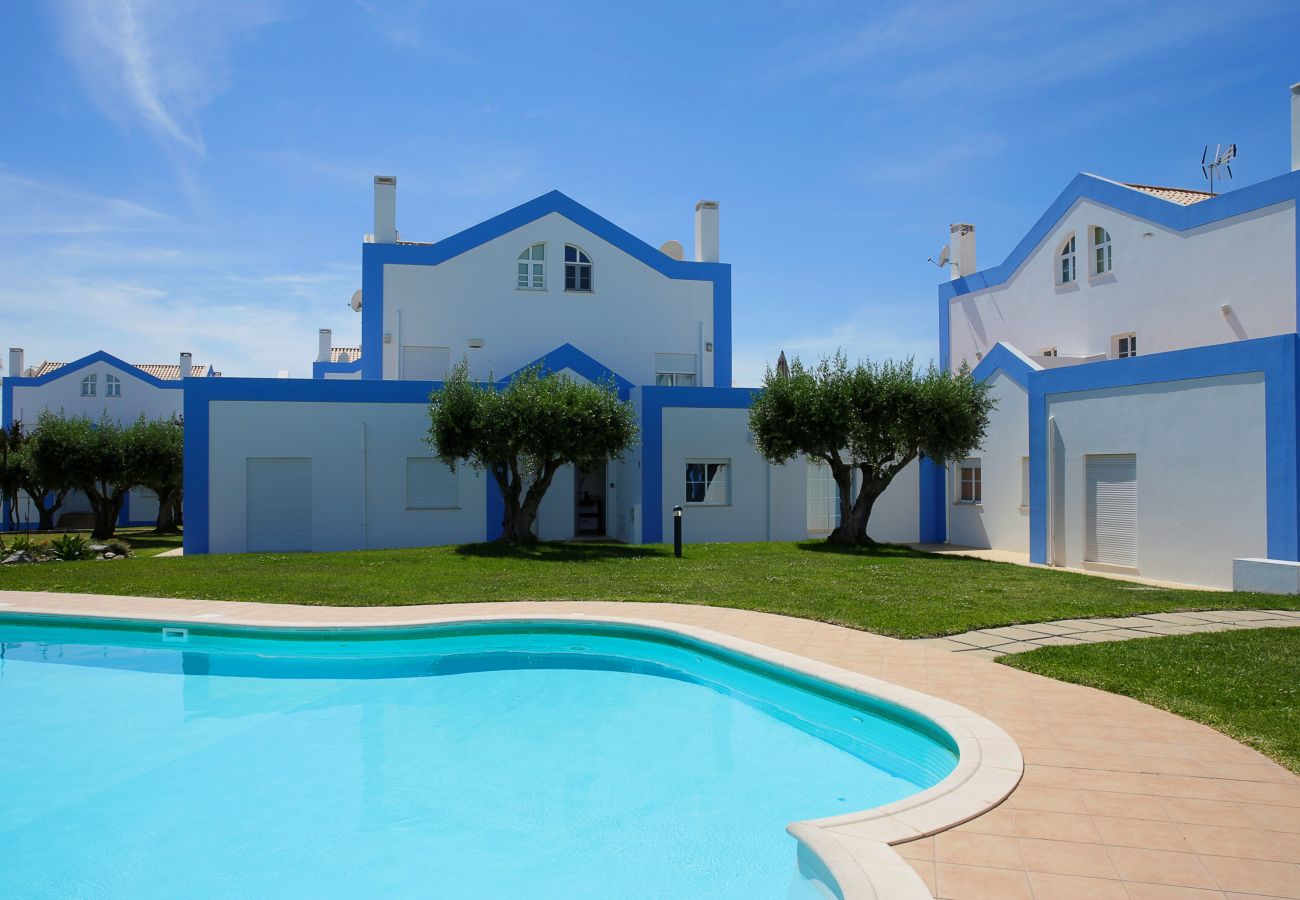 Casa geminada em Tavira - Casa Tedi/Family Home with Communal Pool & Garden