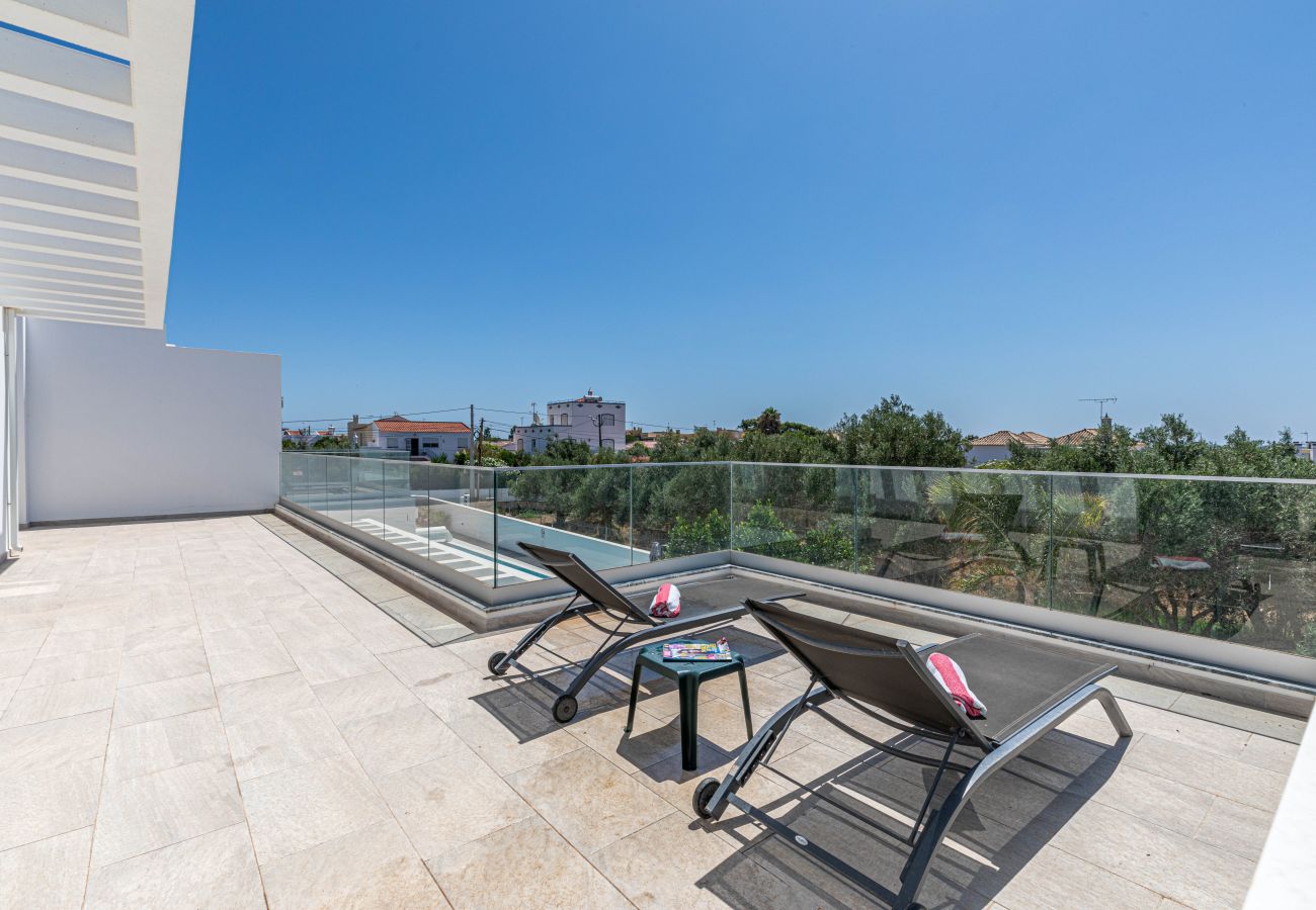 Villa em Santa Luzia - CASA BRANCA 7 BED, Fishing Village