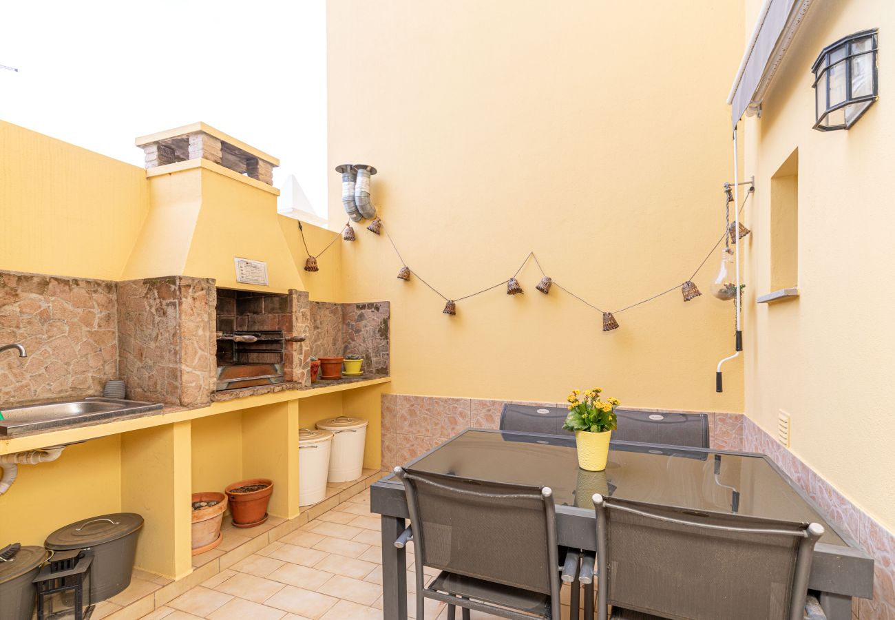 Townhouse in Tavira - Casa Amarela - Gorgeous 3 Bed House with Sun Deck 