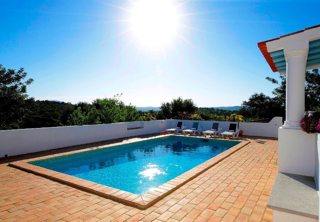 Villa in Santa Catarina Fonte Bispo - Villa Laranjeira/With Pool & Stunning Scenery 