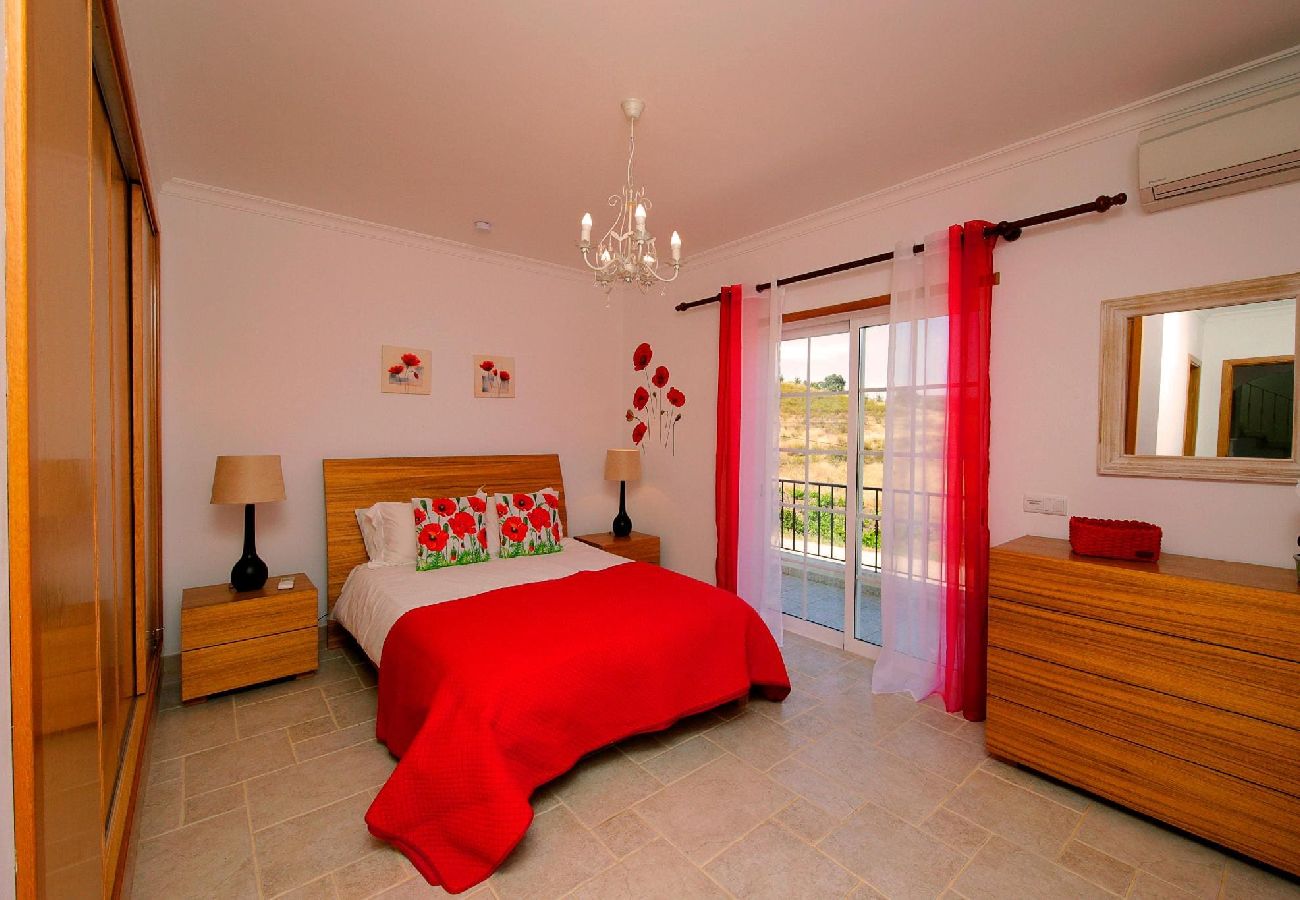 Villa in Tavira - “Little Vineyard”/ Quiet, Rural Location with Pool 