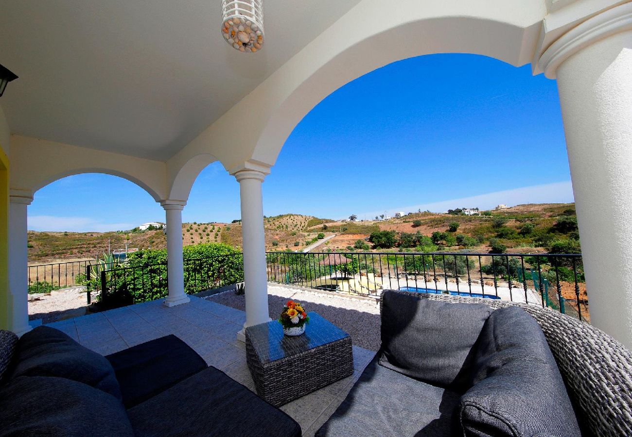 Villa in Tavira - “Little Vineyard”/ Quiet, Rural Location with Pool 