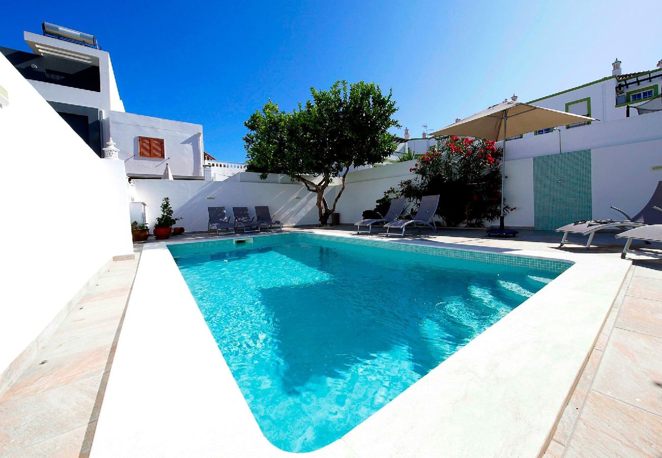 Villa in Santa Luzia - Villa Limoeiro with Pool/Village &Beach Ferry 250m 