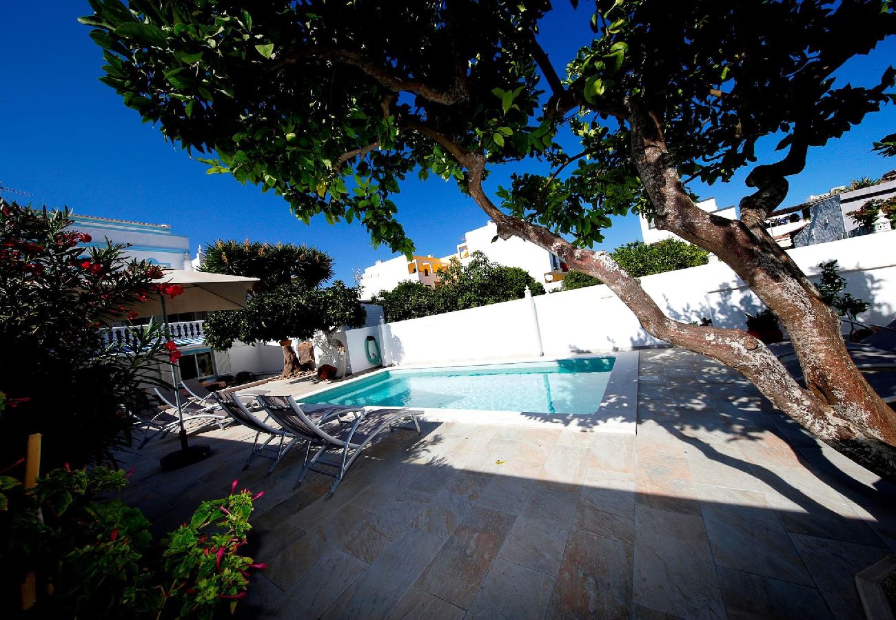 Villa in Santa Luzia - Villa Limoeiro with Pool/Village &Beach Ferry 250m 