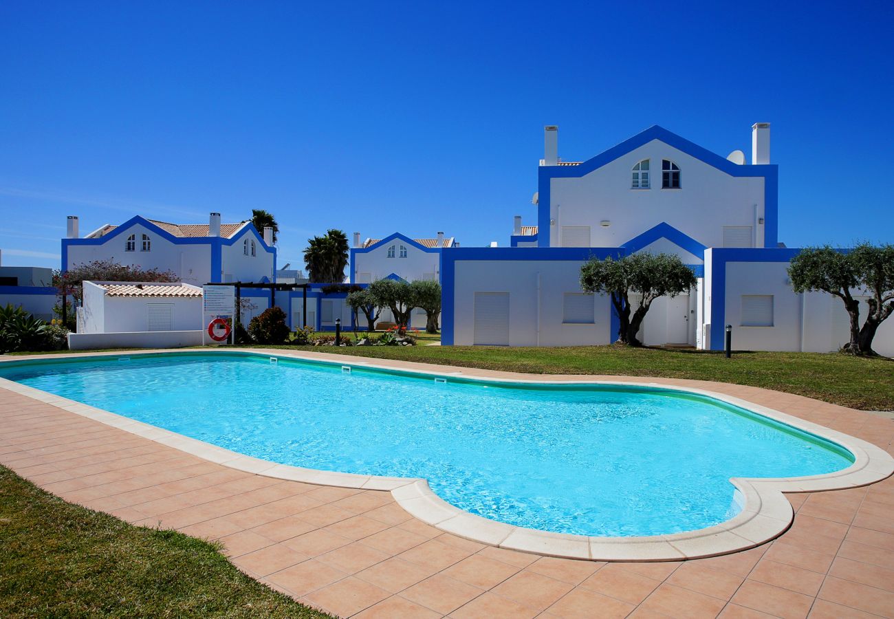 Townhouse in Tavira - Casa Tedi/Family Home with Communal Pool & Garden