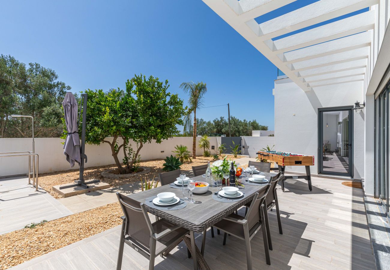 Villa in Santa Luzia - CASA BRANCA 7 BED, Fishing Village