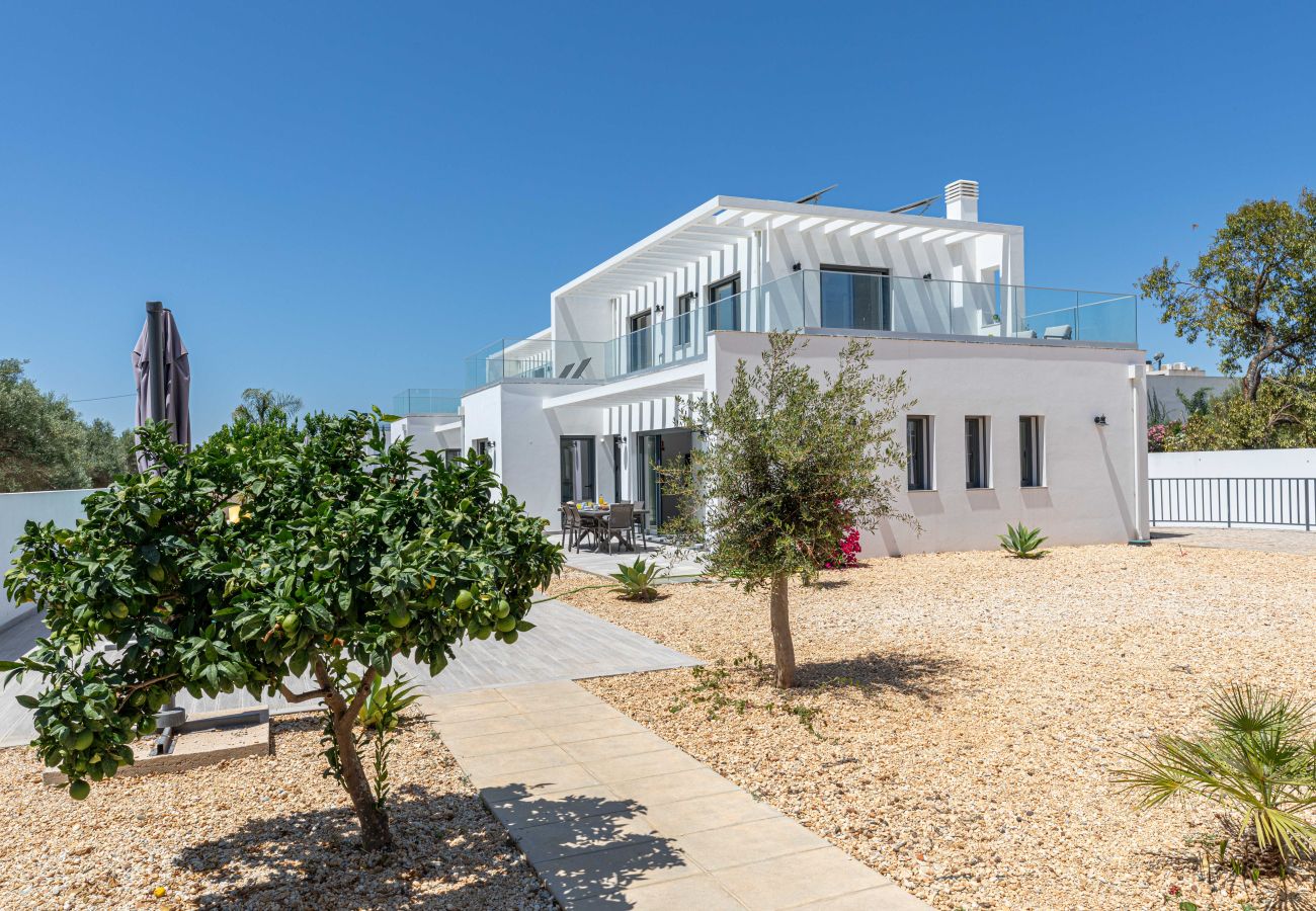 Villa in Santa Luzia - CASA BRANCA 7 BED, Fishing Village